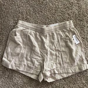 Old navy nigh rise shorts, never worn tag still on